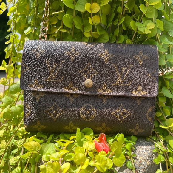 Rare Louis Vuitton monogram wallet 🌙 - Picture 3 of 17